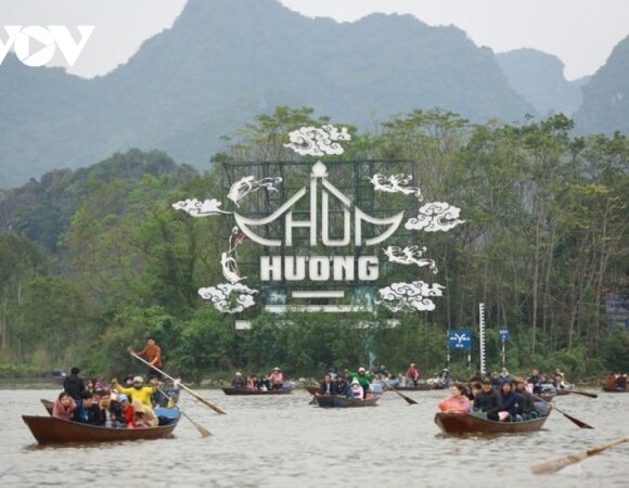 The Huong Pagoda Festival: A Cultural Beauty of the Vietnamese People